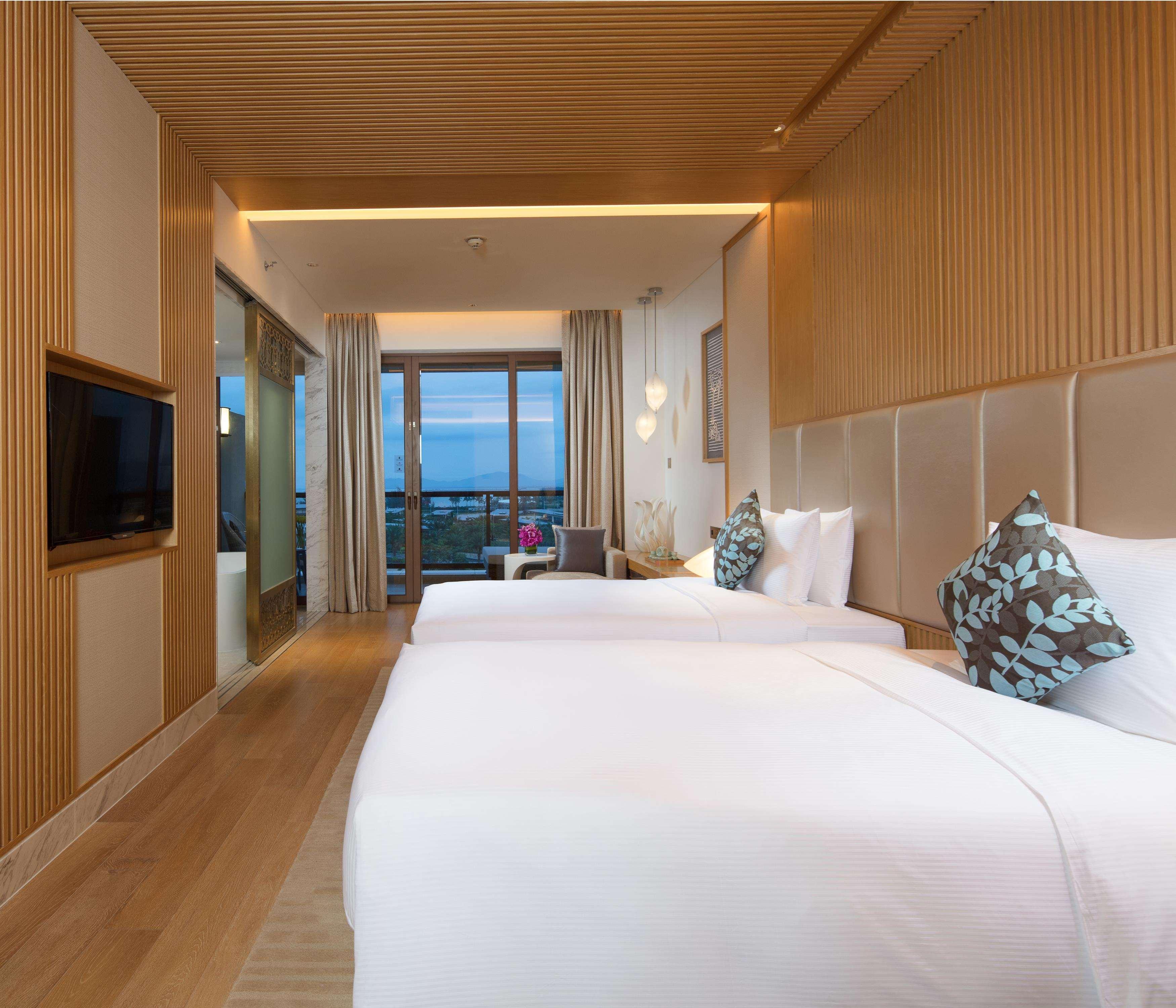 Thousand Cranes Sanya Yazhou Bay Int'L Exchange Centre,Curio By Hilton Exterior photo