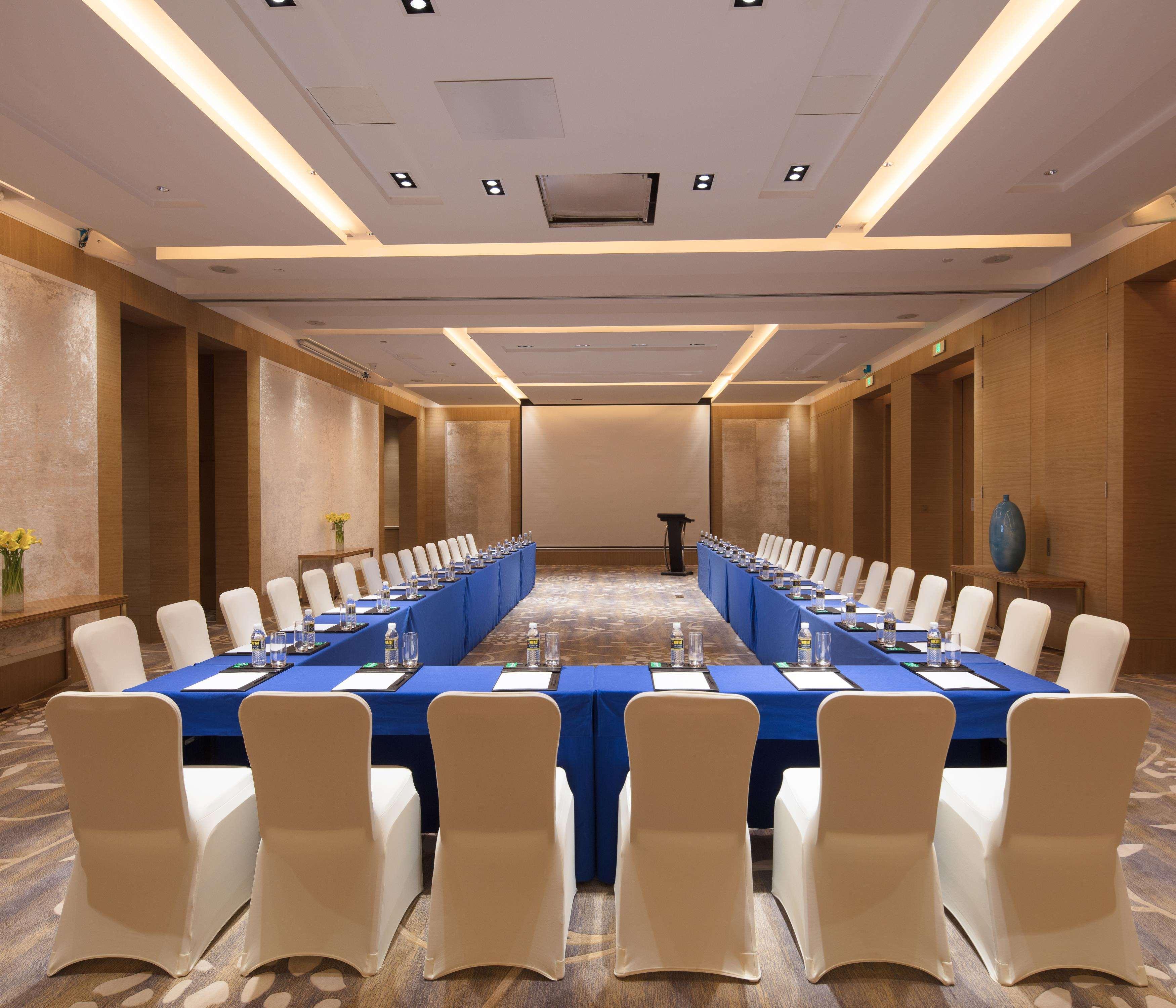 Thousand Cranes Sanya Yazhou Bay Int'L Exchange Centre,Curio By Hilton Exterior photo