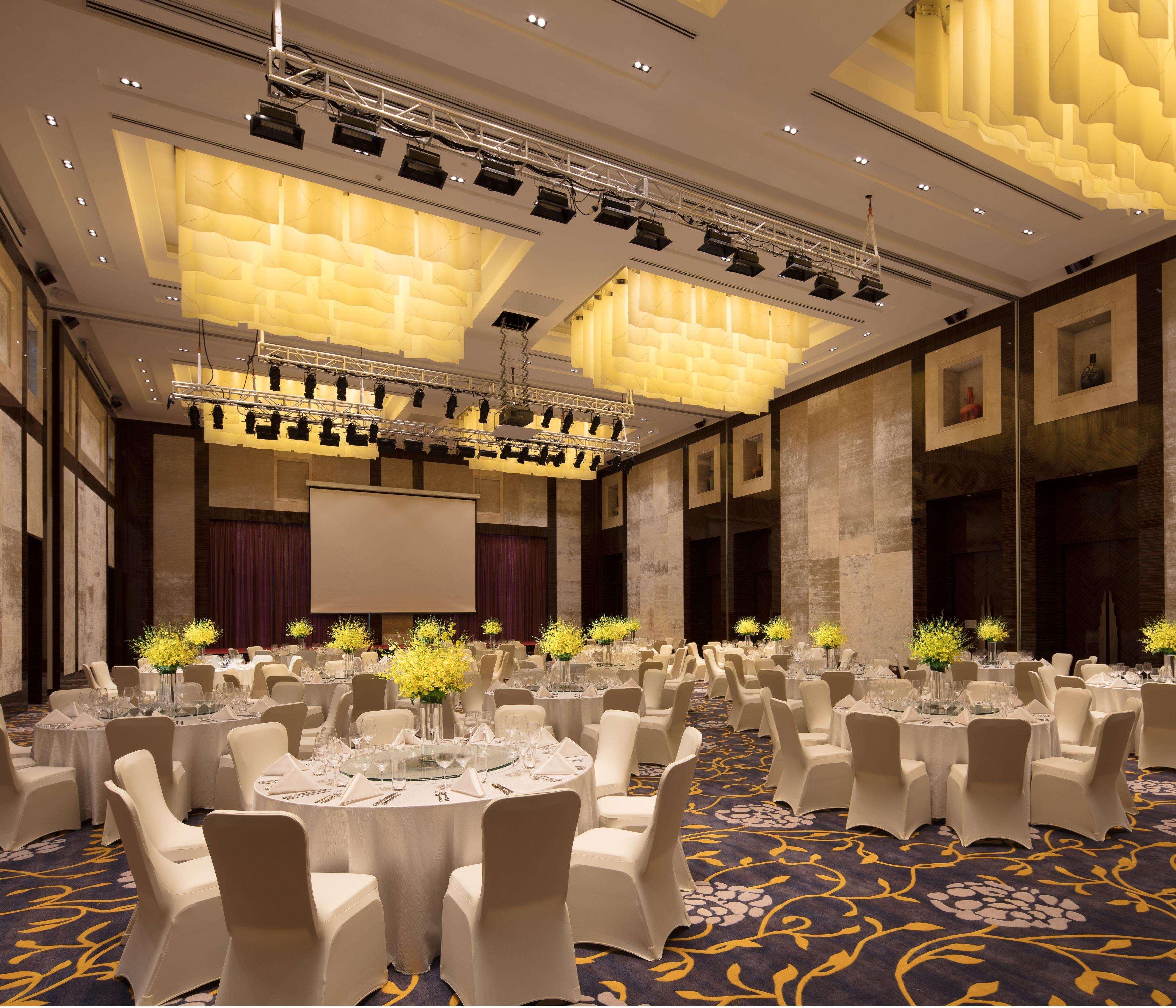 Thousand Cranes Sanya Yazhou Bay Int'L Exchange Centre,Curio By Hilton Exterior photo