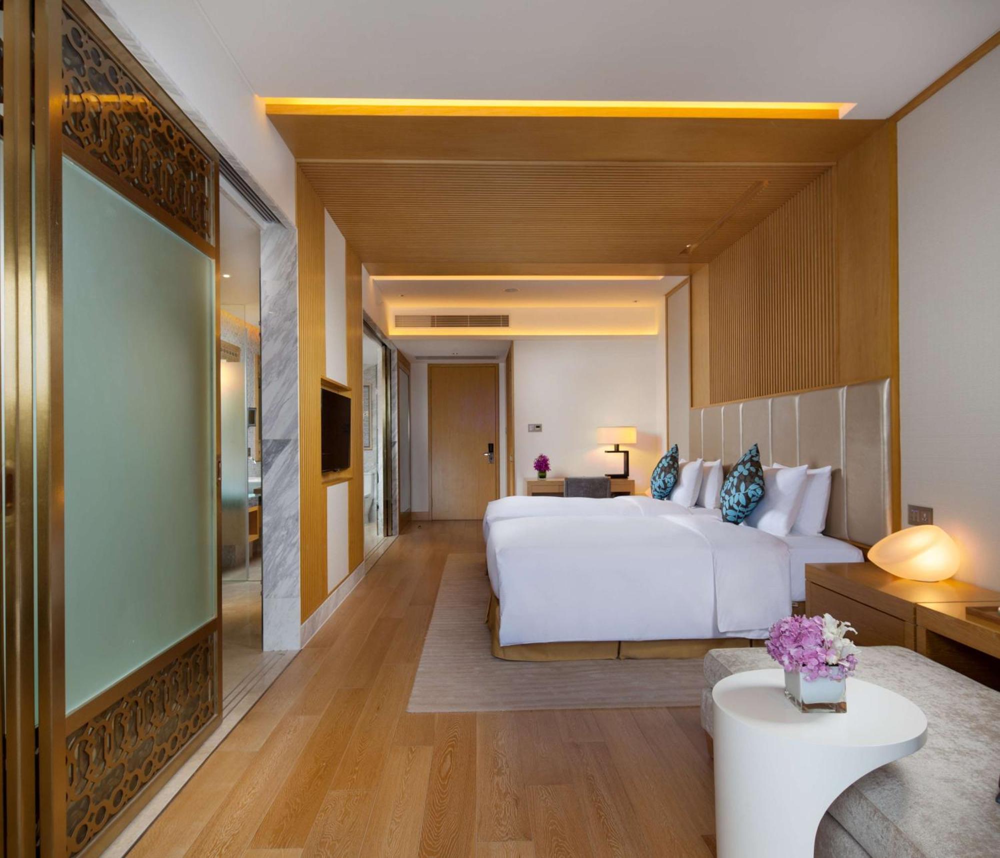 Thousand Cranes Sanya Yazhou Bay Int'L Exchange Centre,Curio By Hilton Exterior photo